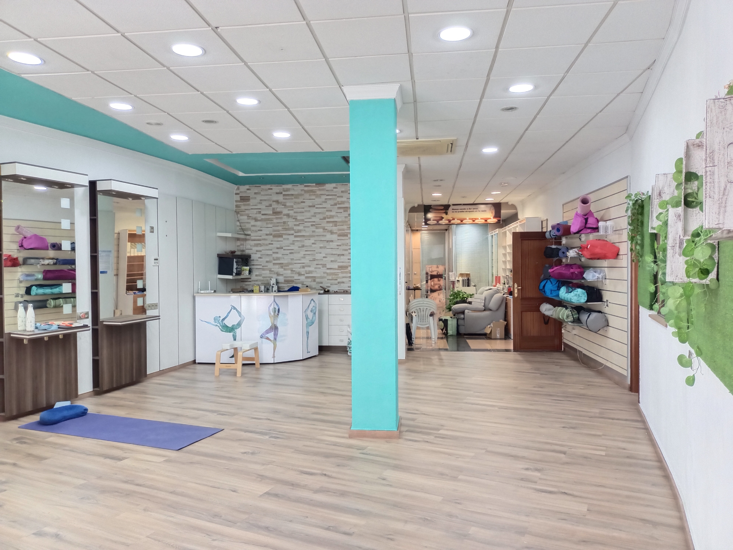 05-sala-principal-desde-der_c85253fe-270b-4ea7-a246-2a4cb6460413