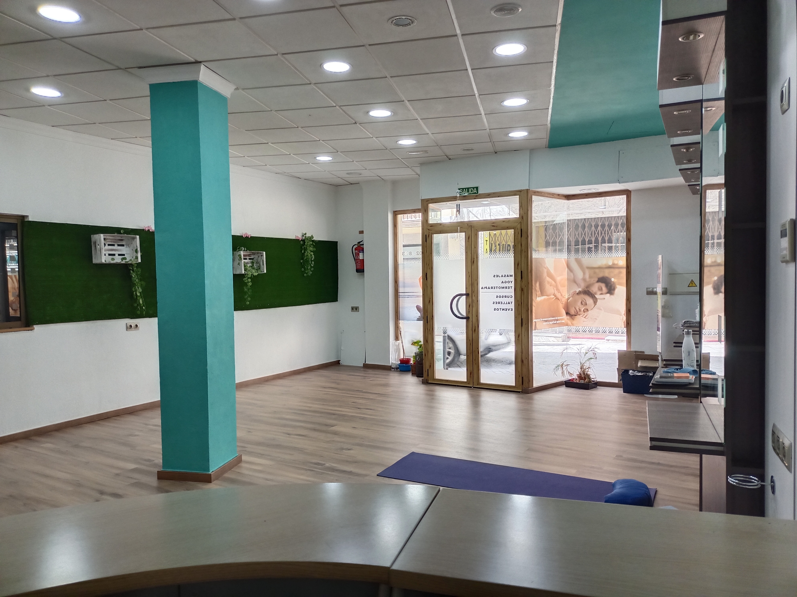 07-sala-principal-desde-mostrador_802348f0-c92b-49a6-a095-87a697c4edd9