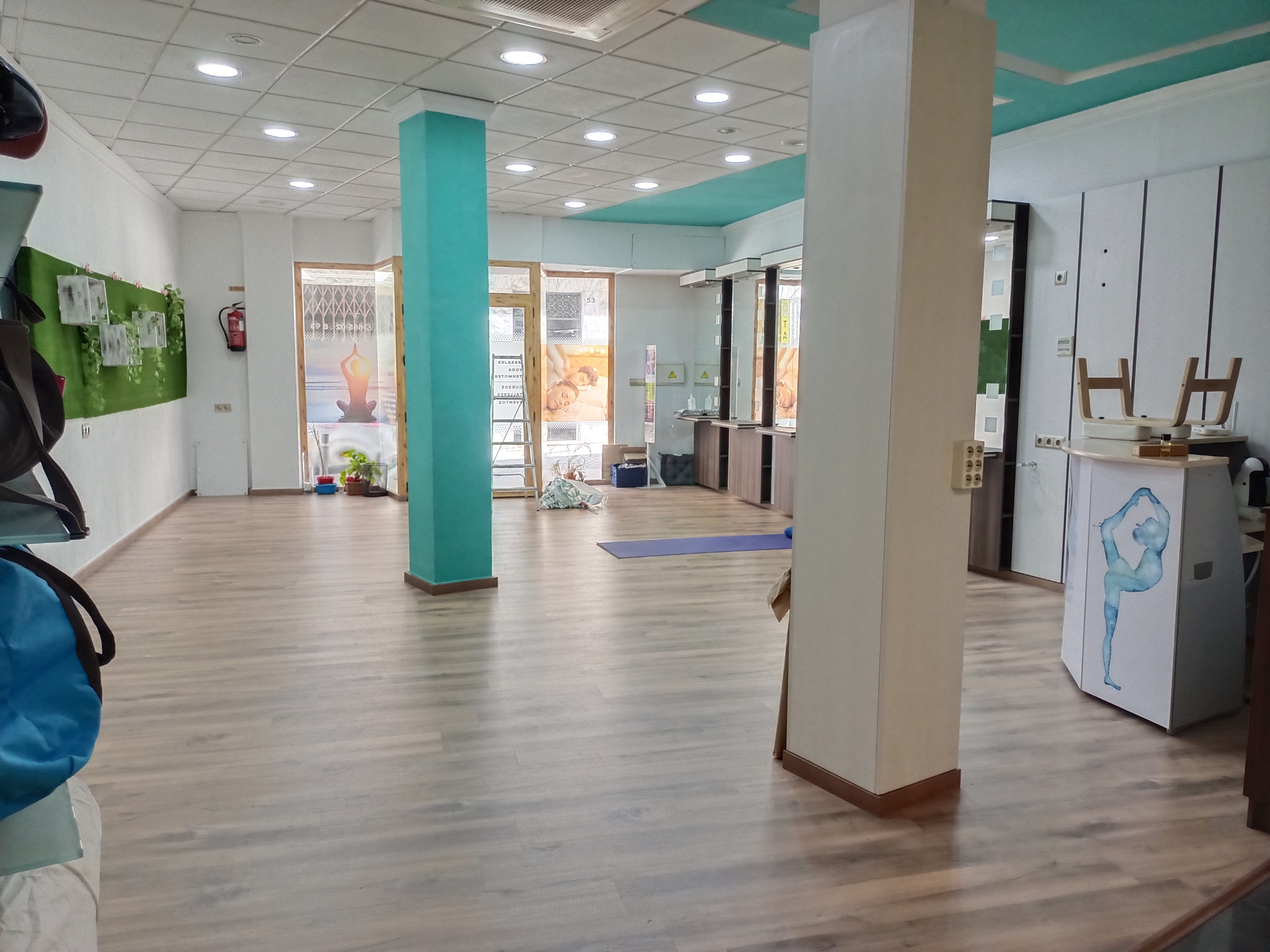 09-sala-principal-columnas_999182ee-ea5d-472e-a85d-33b1114bff55