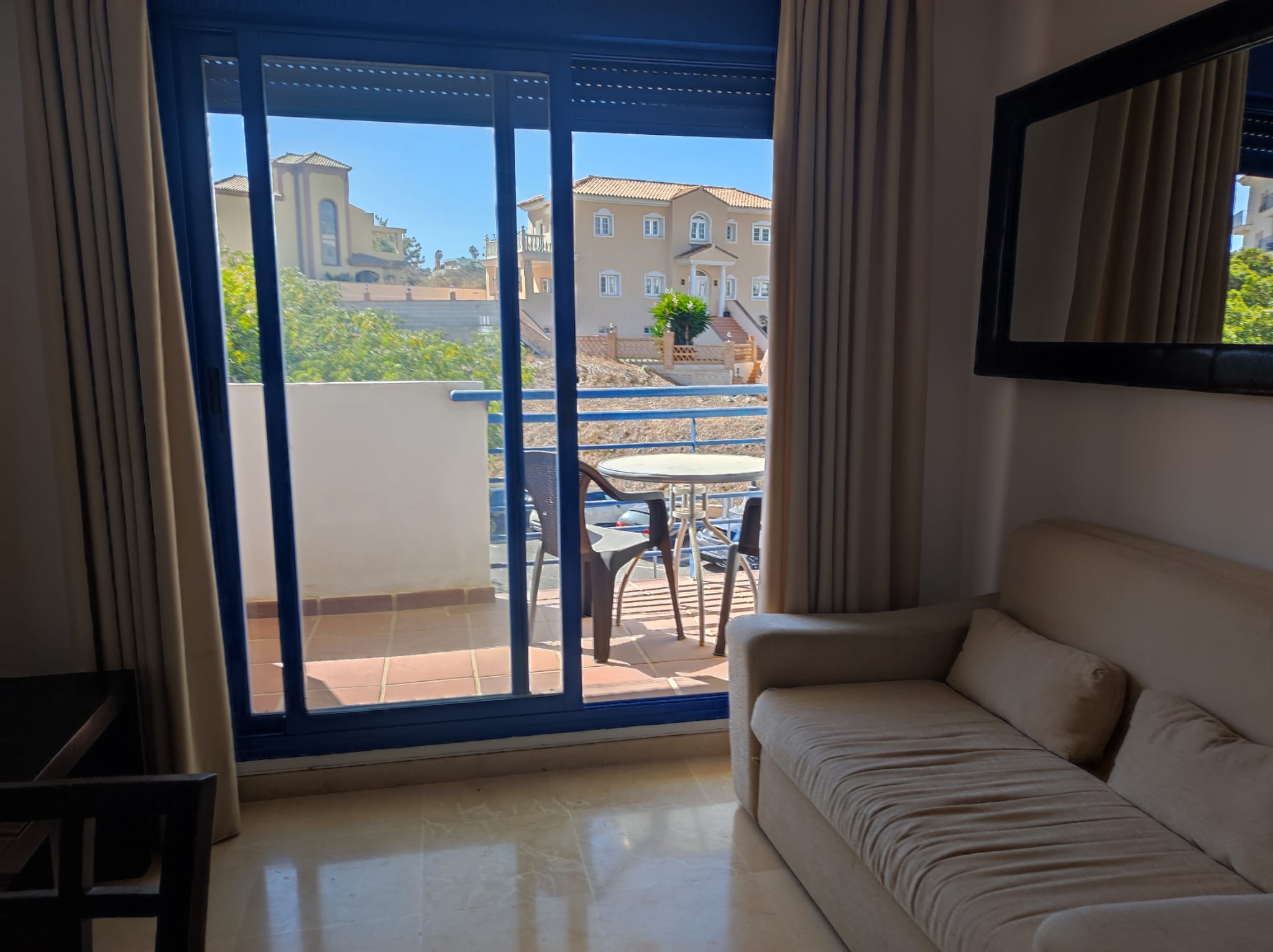 12_bbd7a7e7-beda-4608-815d-f3273cfa3bc5