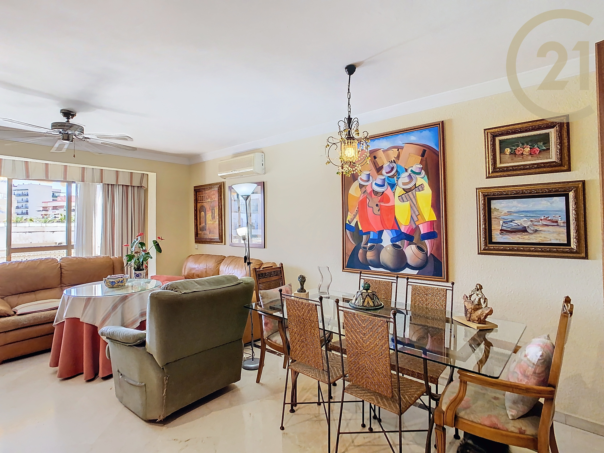 2-salon-2_bb9c2a72-e9d7-4d5b-8994-cafa06892616