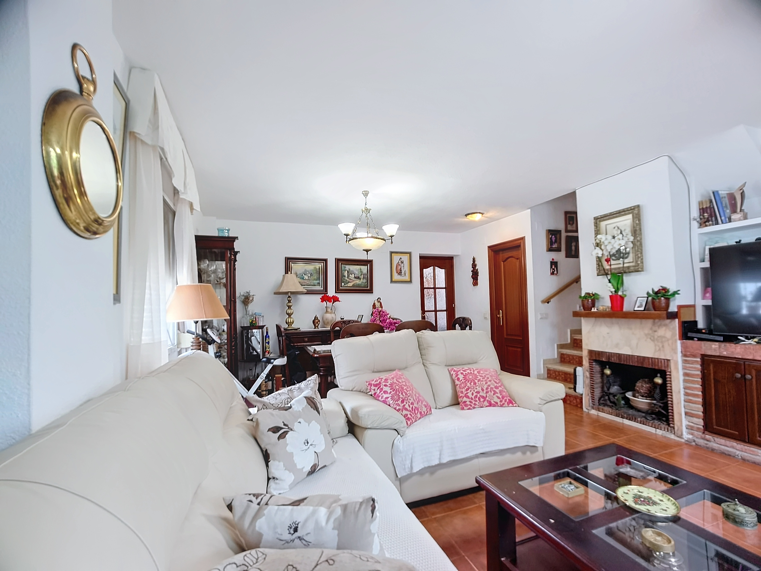 2_fbbb8009-6b0e-48b4-87b7-df0380a77c9d