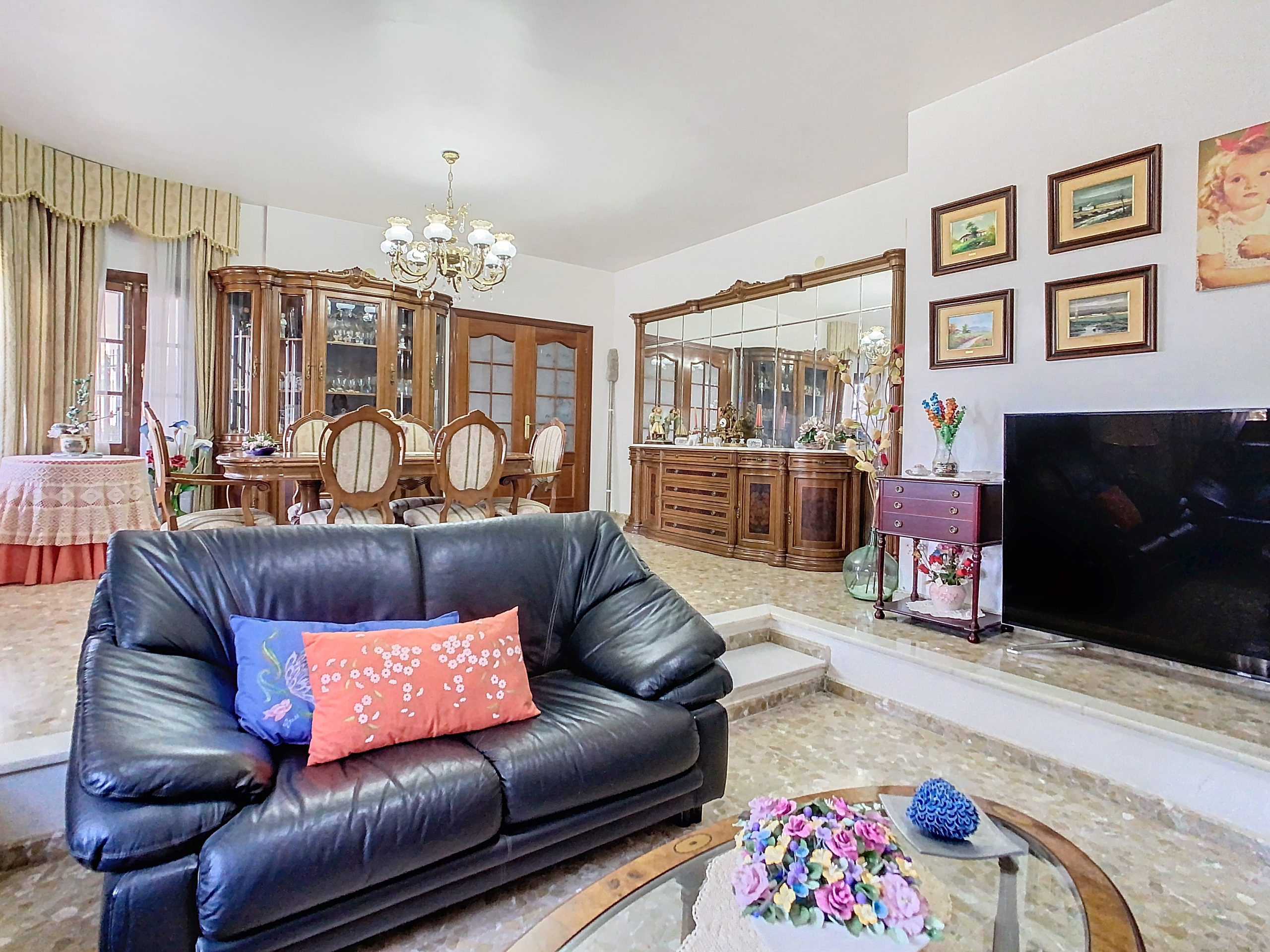 3-salon-3_834d1237-c6e6-465d-8040-aed0f9199e97