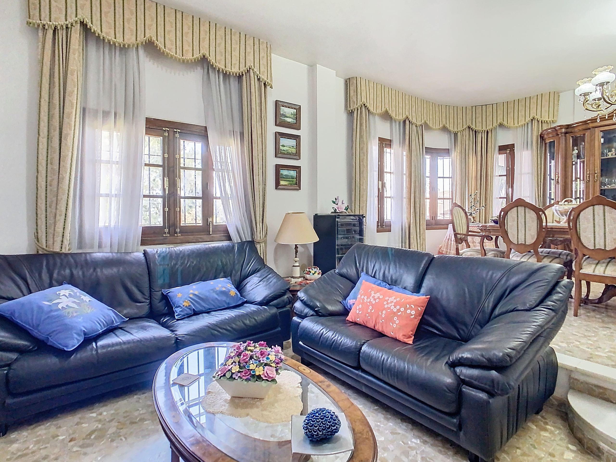 4-salon-4_94d2d177-3f54-46e2-9834-d8b32a501d6b