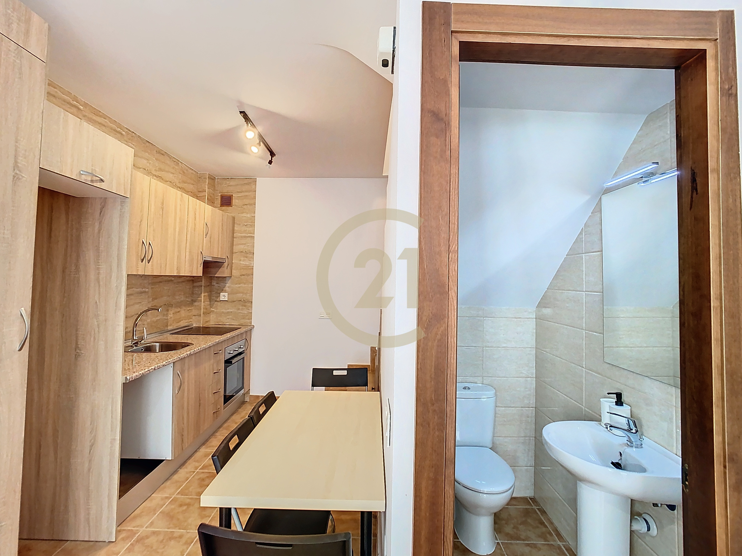 4_24508956-6b18-46f2-9a6b-ba91f4682839