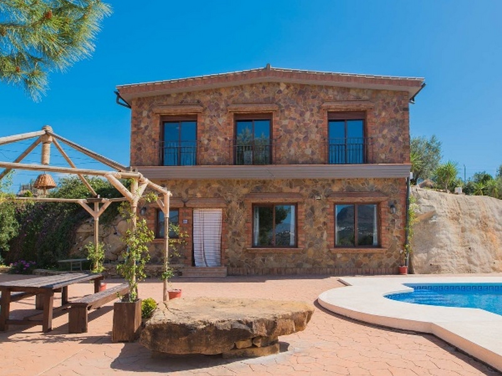 4_5fe66862-9f46-420d-9a3d-9c8e9704bb45