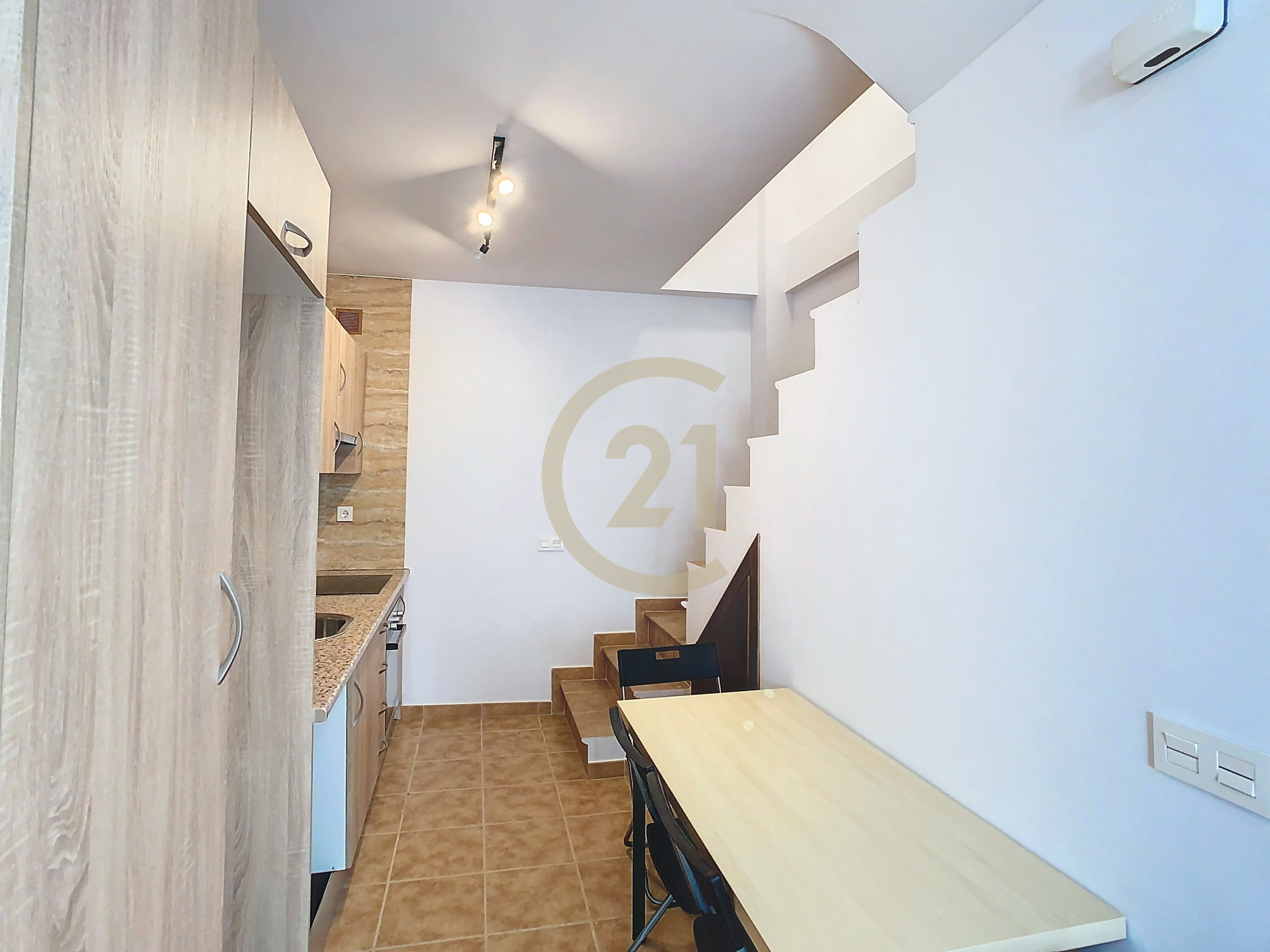 5_05f5e1d4-46f9-412f-95c8-1a8f43124805