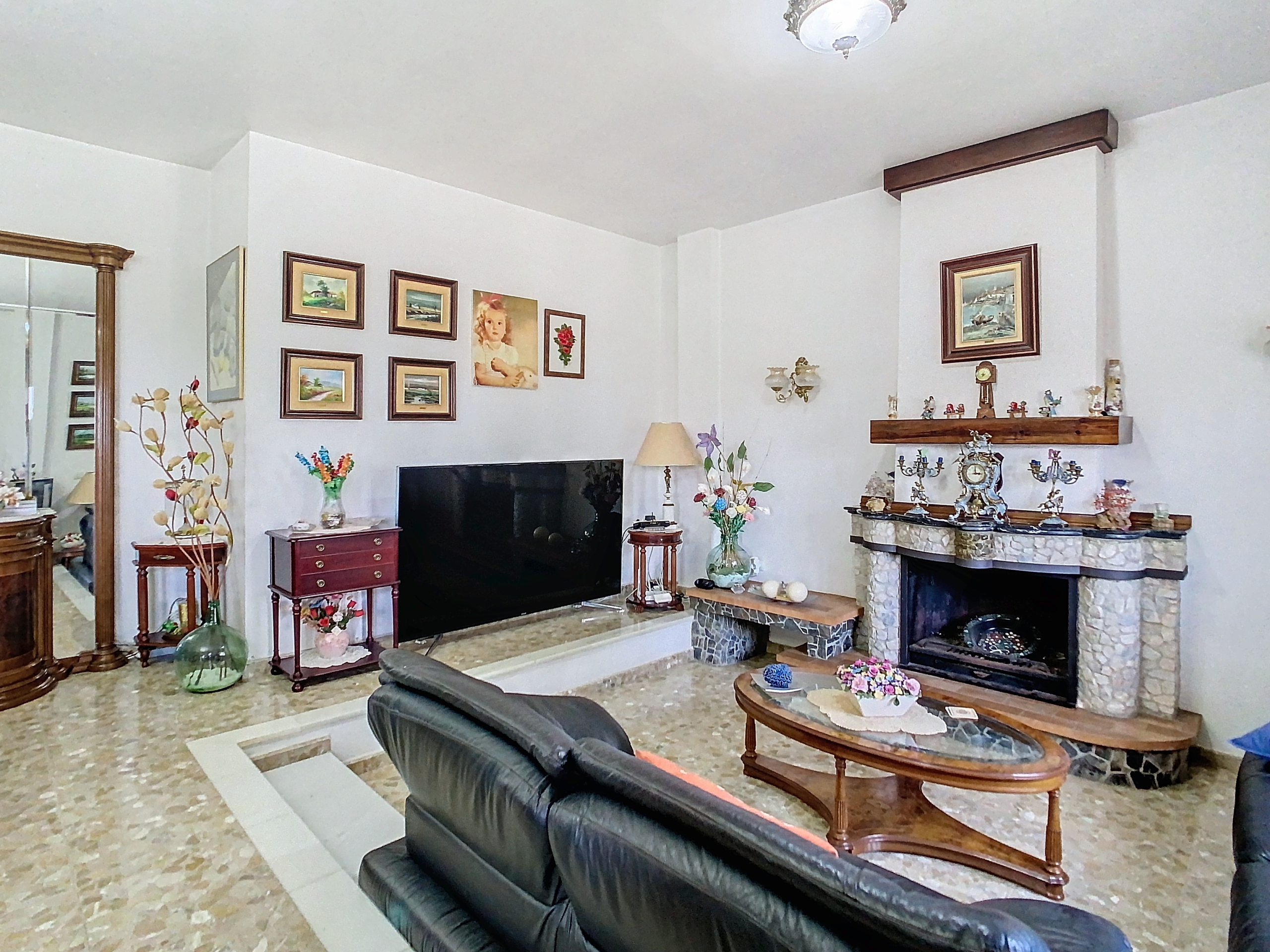 6-salon-6_524a3552-9175-4d39-b742-689381cf88d5