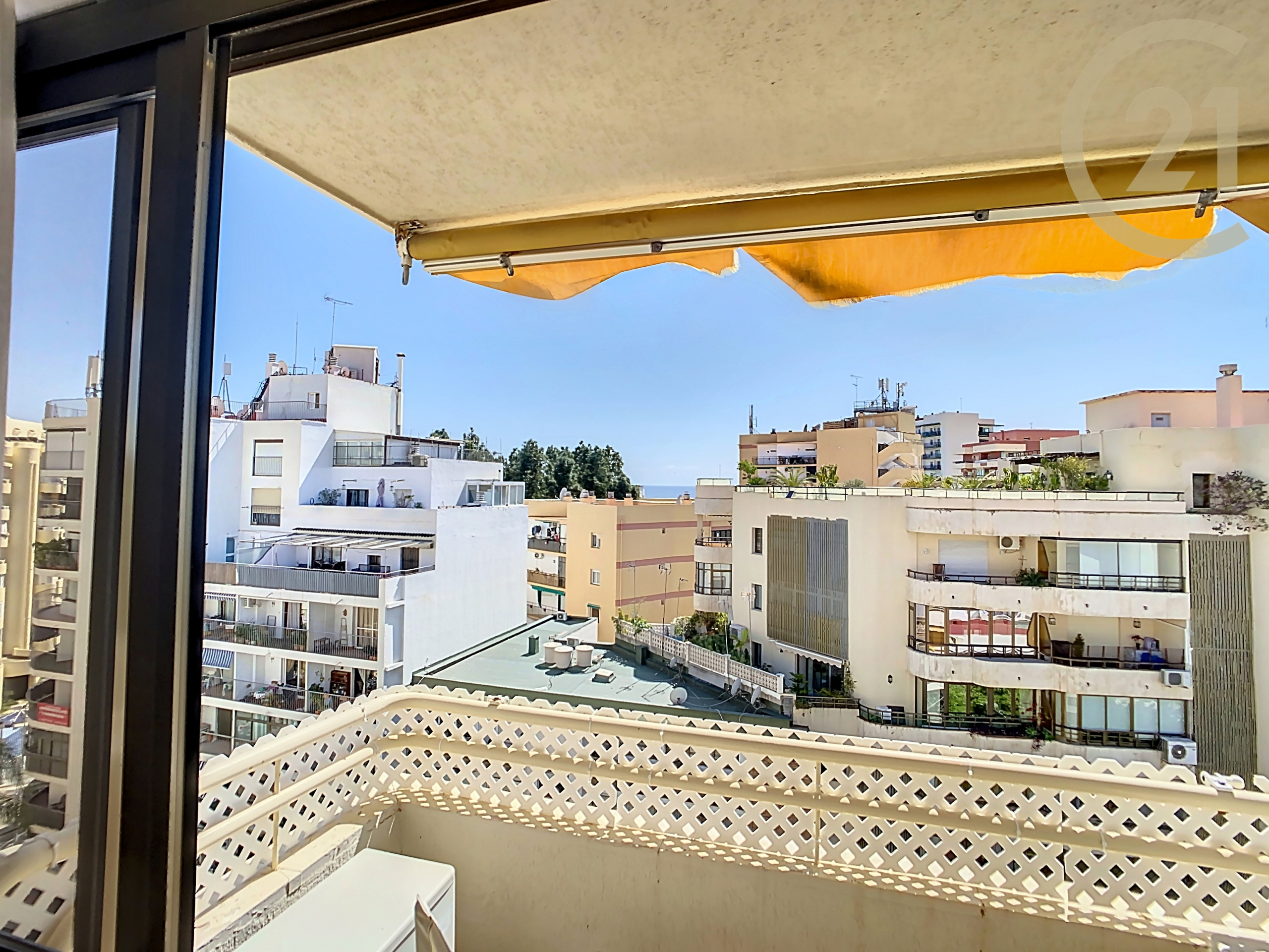 6-terraza-salon_c0c868ca-277a-4bf4-998a-f3b5e21c58e0