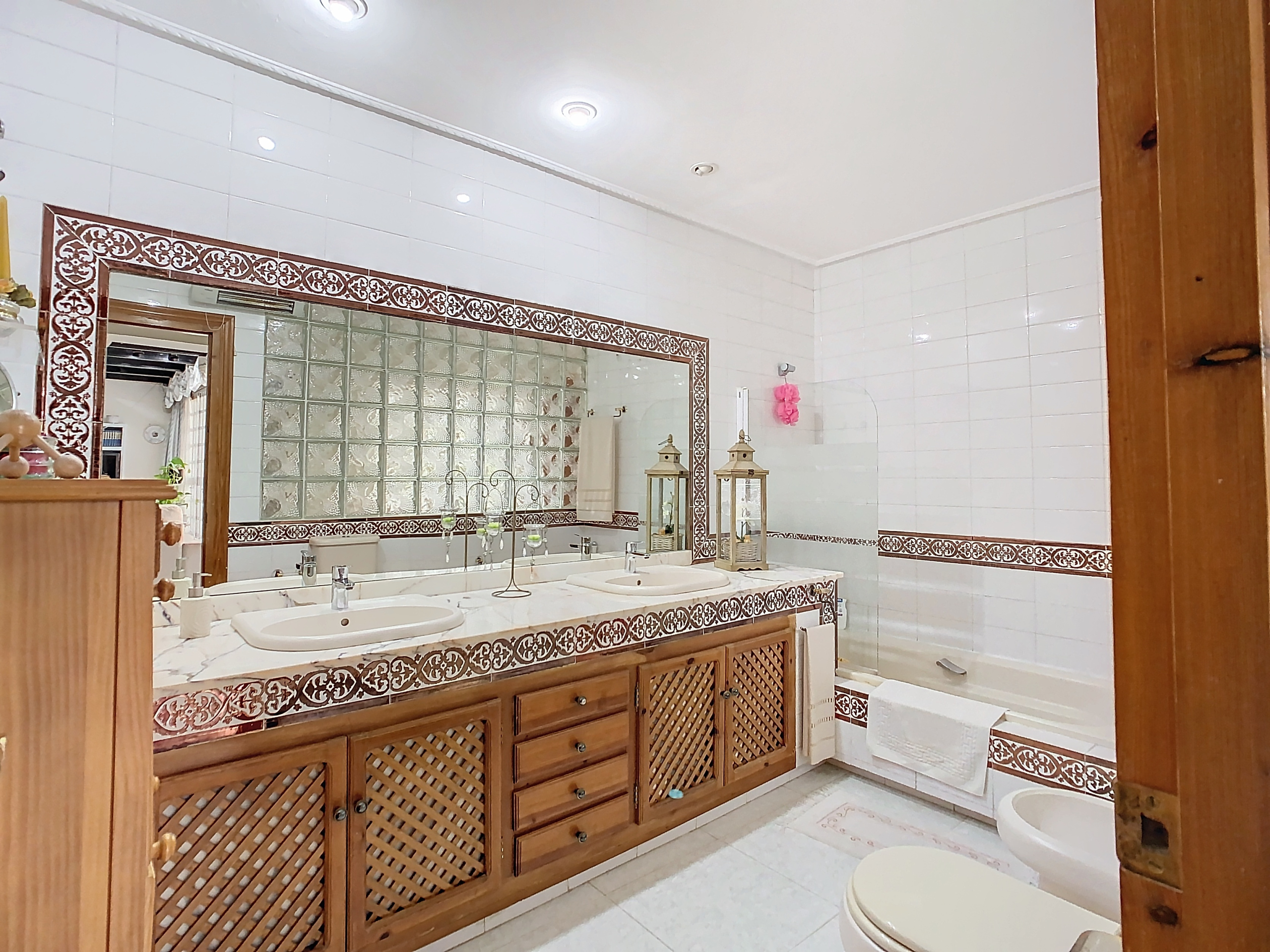 9_71e93841-42da-40e3-8b8f-c46a1dd9dd82