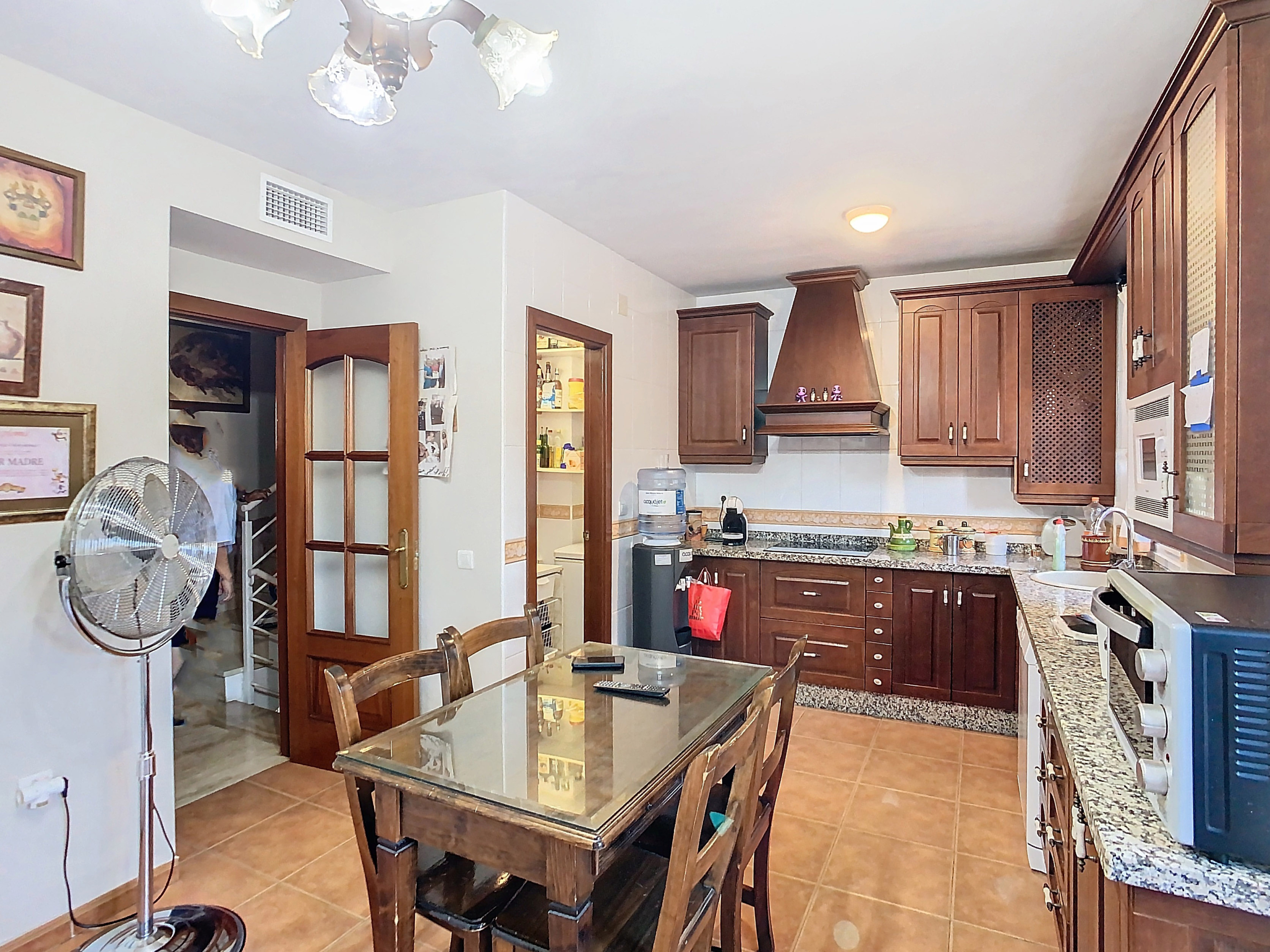 9_7d750b24-f98d-4af5-8018-c47176da9c9d