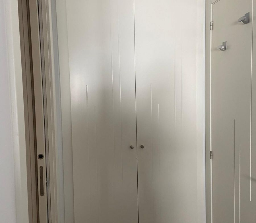 900